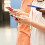 Divieto cellulari a scuola necessità educativa o misura inefficace