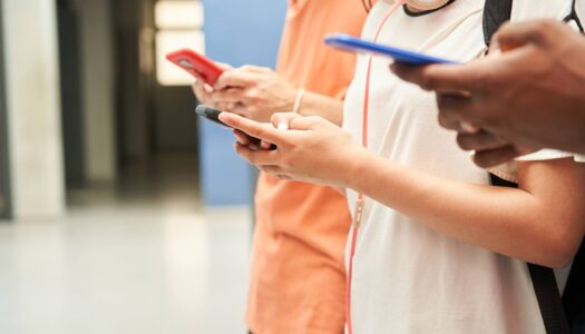 Divieto cellulari a scuola necessità educativa o misura inefficace