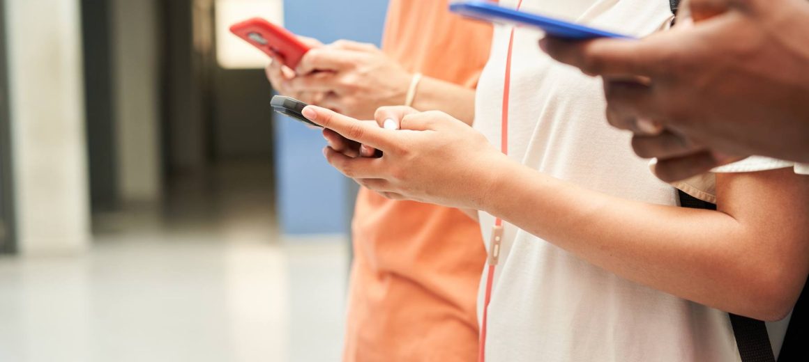 Divieto cellulari a scuola necessità educativa o misura inefficace